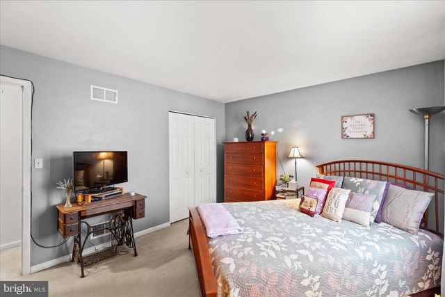 22 DOGWOOD LN, Hanover, PA 17331