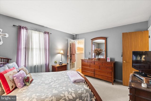 22 DOGWOOD LN, Hanover, PA 17331