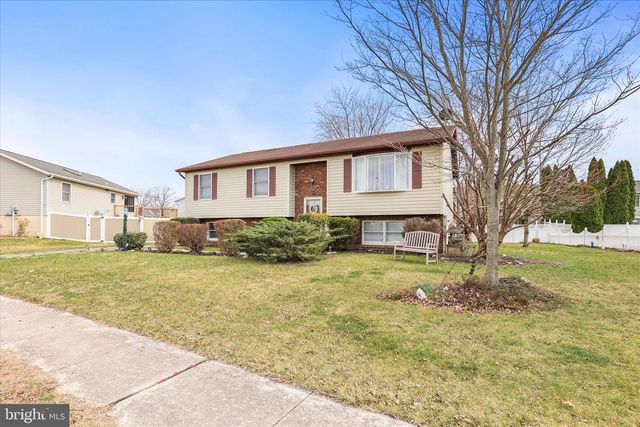 22 DOGWOOD LN, Hanover, PA 17331