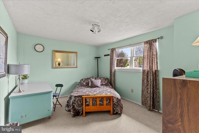 22 DOGWOOD LN, Hanover, PA 17331