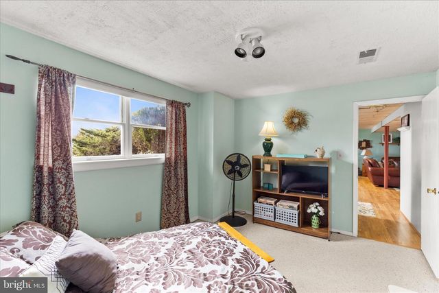 22 DOGWOOD LN, Hanover, PA 17331