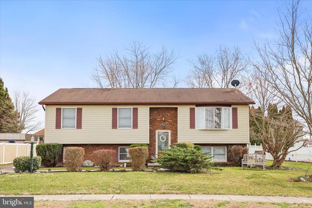 22 DOGWOOD LN, Hanover, PA 17331