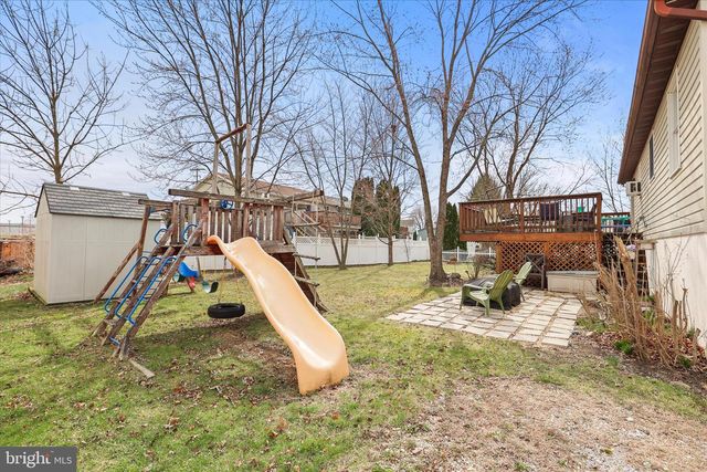 22 DOGWOOD LN, Hanover, PA 17331