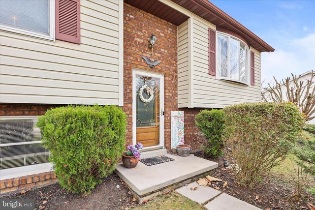 22 DOGWOOD LN, Hanover, PA 17331