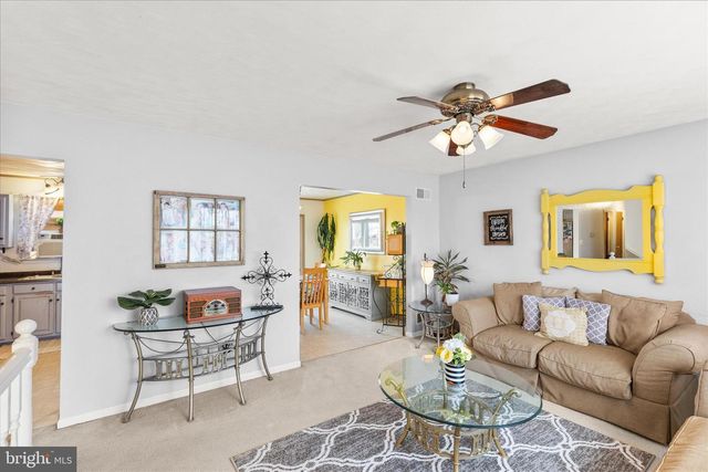 22 DOGWOOD LN, Hanover, PA 17331