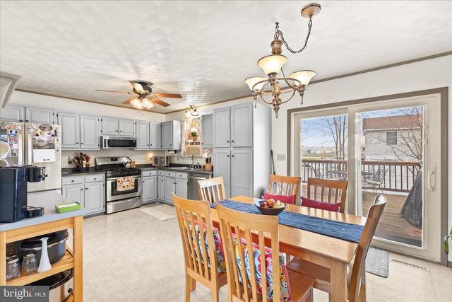 22 DOGWOOD LN, Hanover, PA 17331