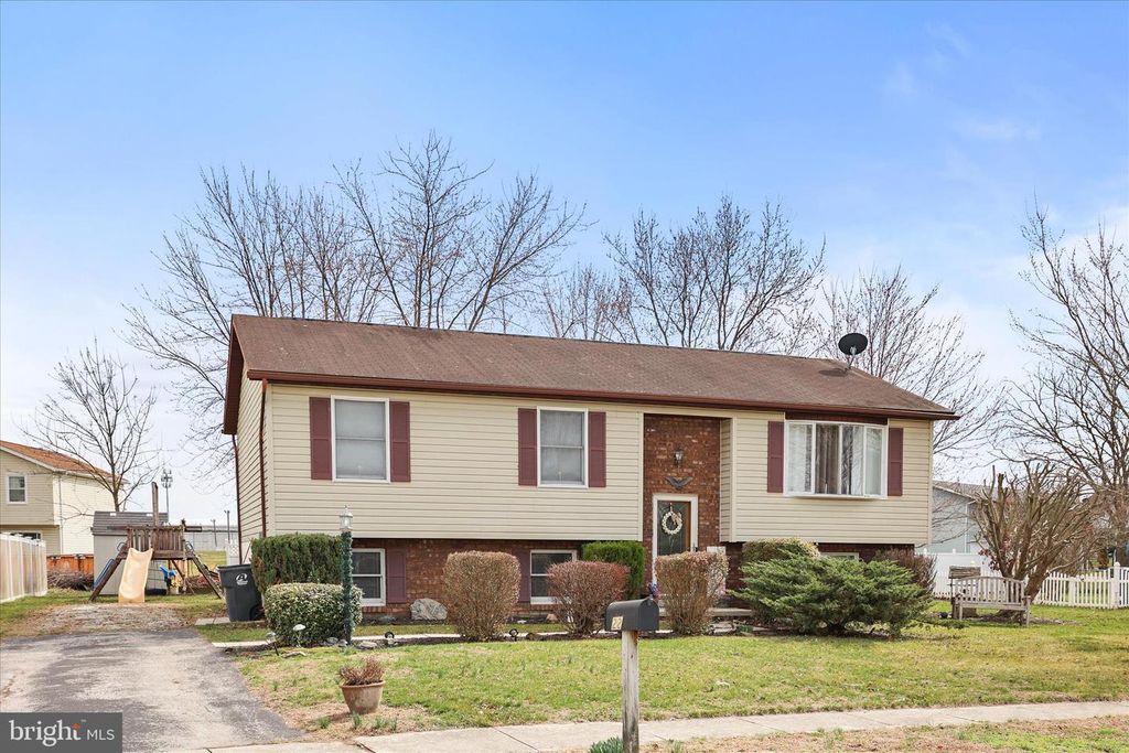 22 DOGWOOD LN, Hanover, PA 17331