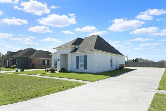 114 Carondelet Ct, Thibodaux, LA 70301