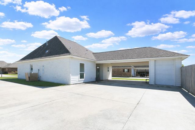 114 Carondelet Ct, Thibodaux, LA 70301