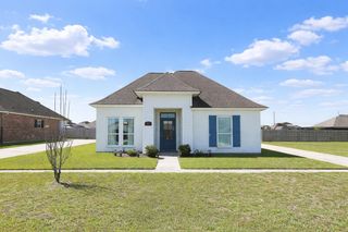 114 Carondelet Ct, Thibodaux, LA 70301