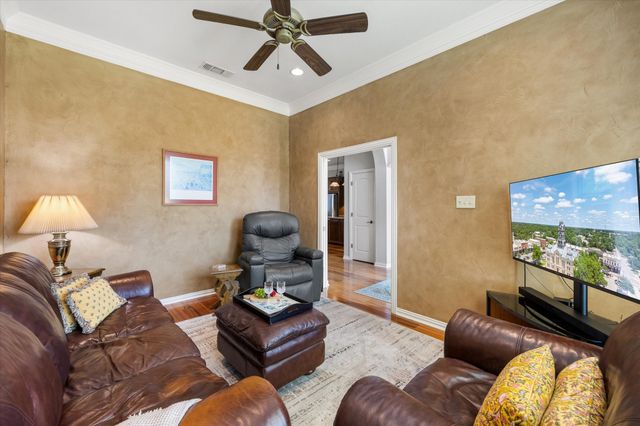 1616 Crow Creek Drive, Granbury, TX 76049