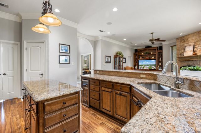 1616 Crow Creek Drive, Granbury, TX 76049