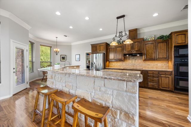 1616 Crow Creek Drive, Granbury, TX 76049
