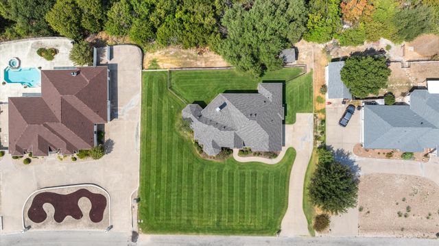 1616 Crow Creek Drive, Granbury, TX 76049