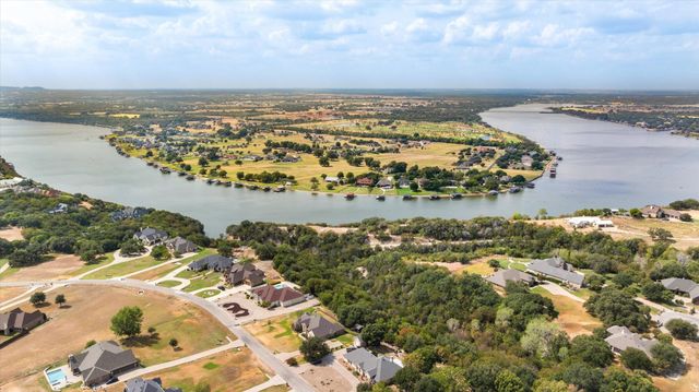 1616 Crow Creek Drive, Granbury, TX 76049