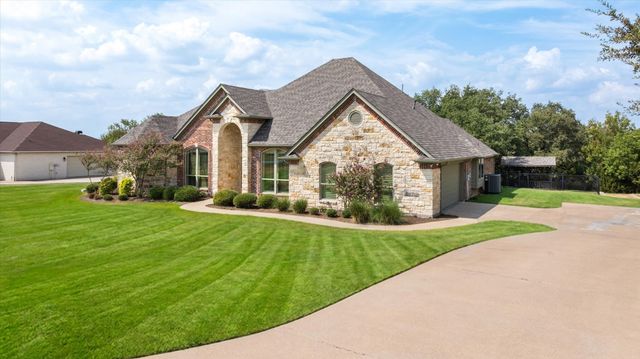 1616 Crow Creek Drive, Granbury, TX 76049