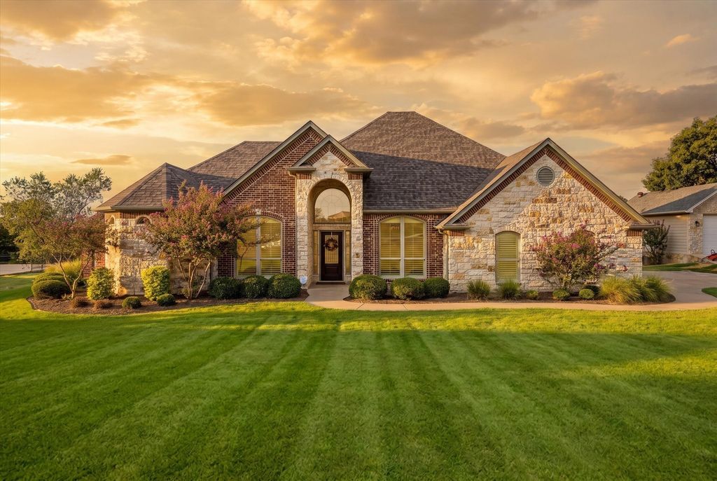 1616 Crow Creek Drive, Granbury, TX 76049