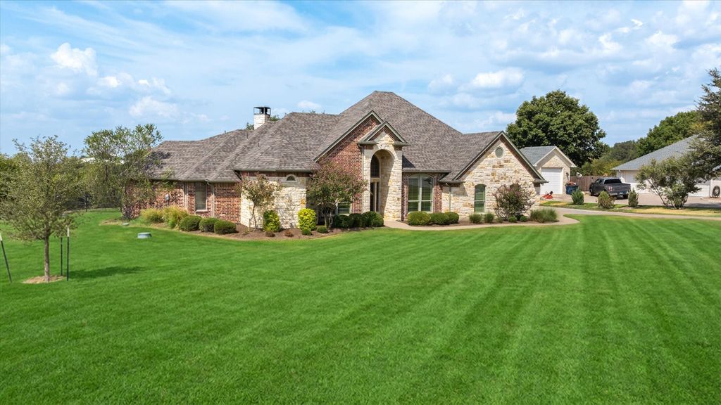 1616 Crow Creek Drive, Granbury, TX 76049 — photo 3