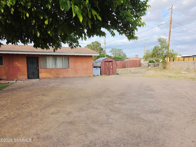 1032 Ash Avenue, Las Cruces, NM 88001
