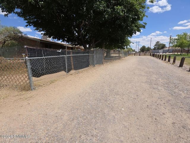 1032 Ash Avenue, Las Cruces, NM 88001