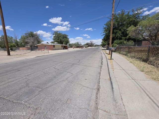 1032 Ash Avenue, Las Cruces, NM 88001
