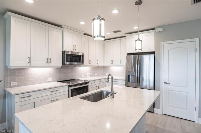 2319 Sawyers Hill RD 703, Naples, FL 34120