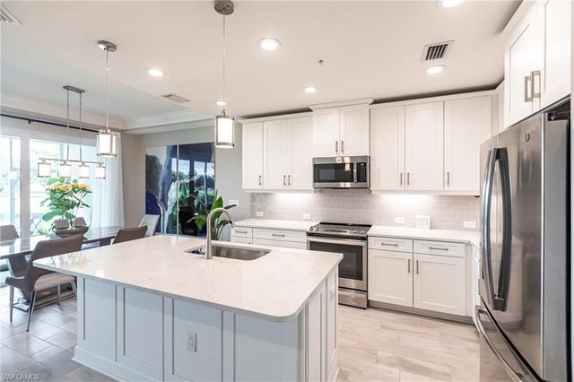 2319 Sawyers Hill RD 703, Naples, FL 34120