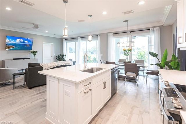 2319 Sawyers Hill RD 703, Naples, FL 34120