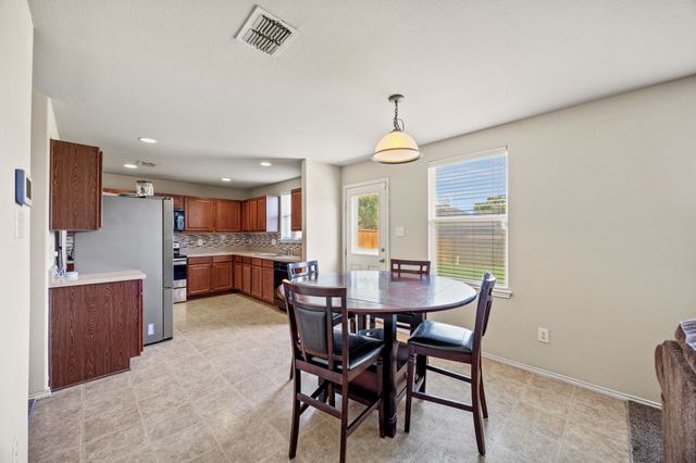 9520 Sills Way, Fort Worth, TX 76177