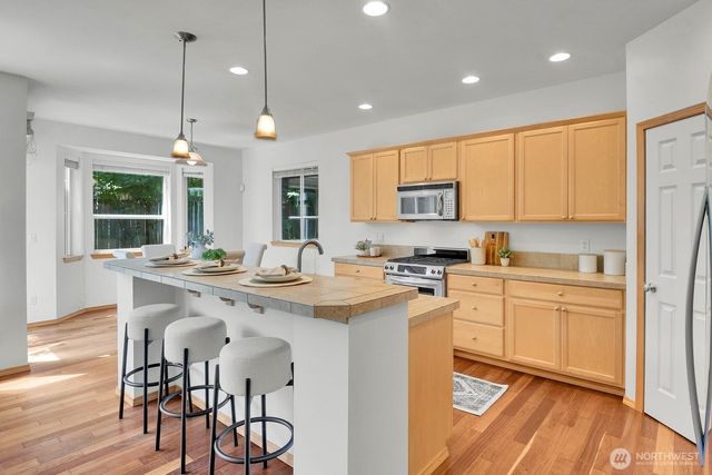12940 NE 200th Place, Woodinville, WA 98072