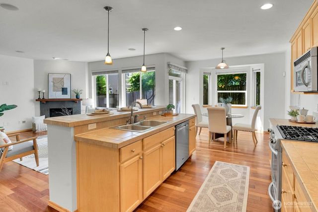 12940 NE 200th Place, Woodinville, WA 98072