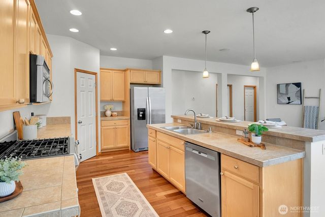 12940 NE 200th Place, Woodinville, WA 98072