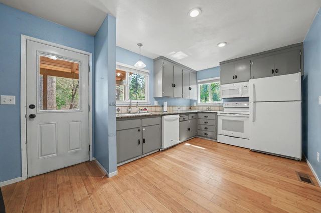 19479 Murphy Rd, Pine Grove, CA 95665