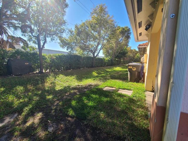 102 S Santa Catalina Circle, North Lauderdale, FL 33068