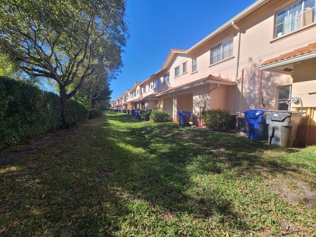 102 S Santa Catalina Circle, North Lauderdale, FL 33068