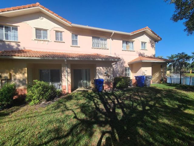 102 S Santa Catalina Circle, North Lauderdale, FL 33068