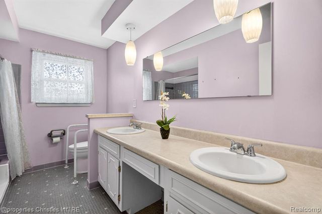 36004 Whitcomb Street, Livonia, MI 48154