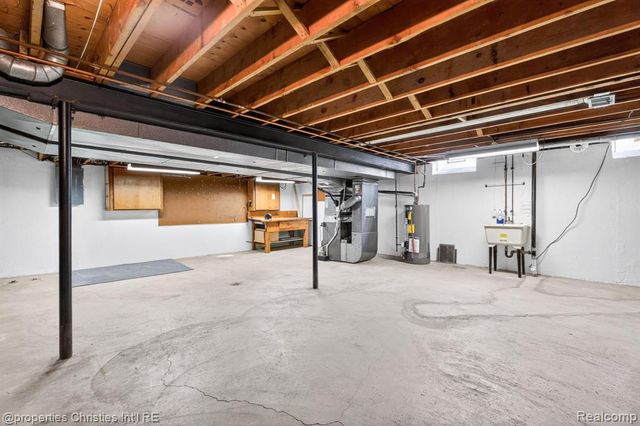 36004 Whitcomb Street, Livonia, MI 48154