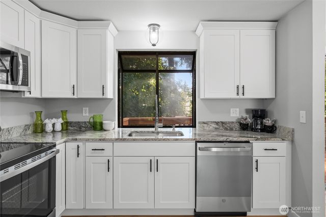 7058 Corfu Boulevard NE, Bremerton, WA 98311