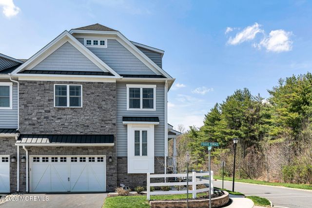 2 Foulks Terrace 1805, Lincroft, NJ 07738