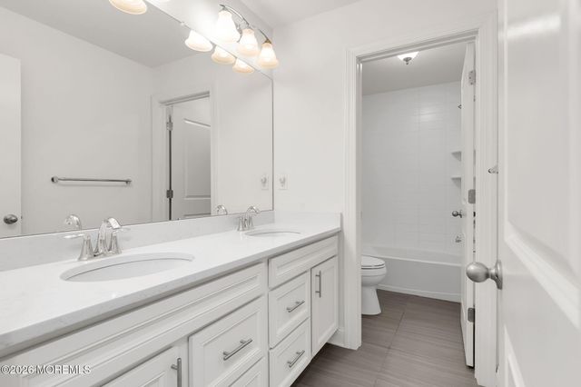 2 Foulks Terrace 1805, Lincroft, NJ 07738
