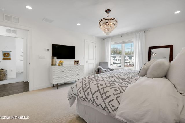 2 Foulks Terrace 1805, Lincroft, NJ 07738