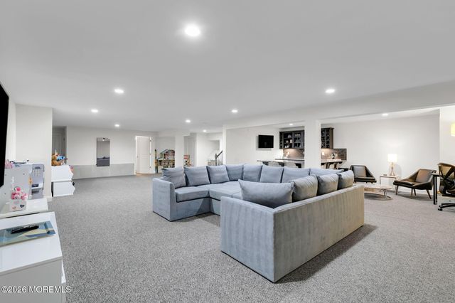2 Foulks Terrace 1805, Lincroft, NJ 07738