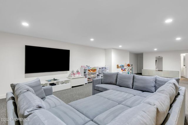 2 Foulks Terrace 1805, Lincroft, NJ 07738