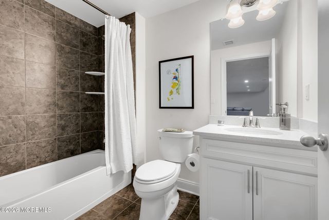 2 Foulks Terrace 1805, Lincroft, NJ 07738