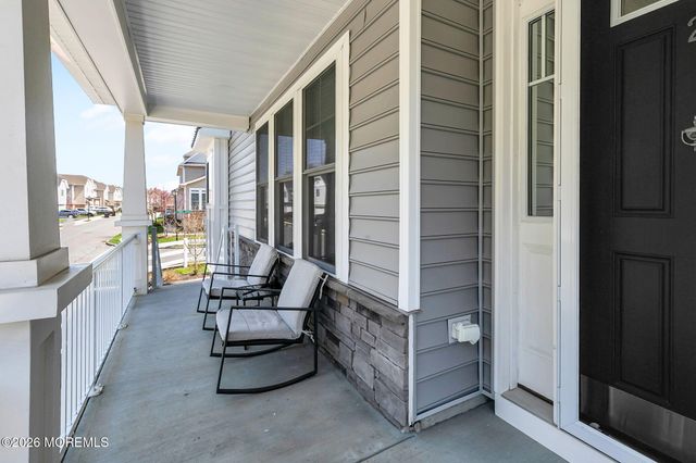 2 Foulks Terrace 1805, Lincroft, NJ 07738