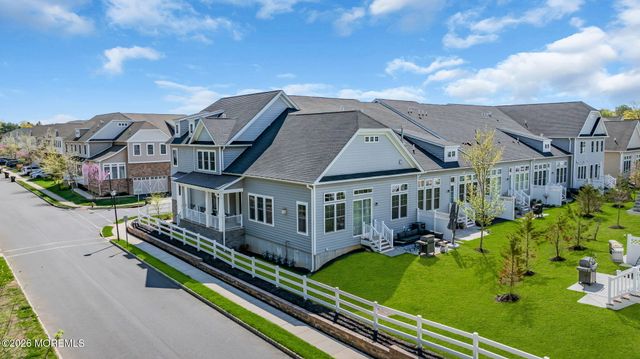 2 Foulks Terrace 1805, Lincroft, NJ 07738