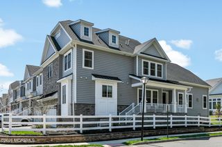 2 Foulks Terrace 1805, Lincroft, NJ 07738