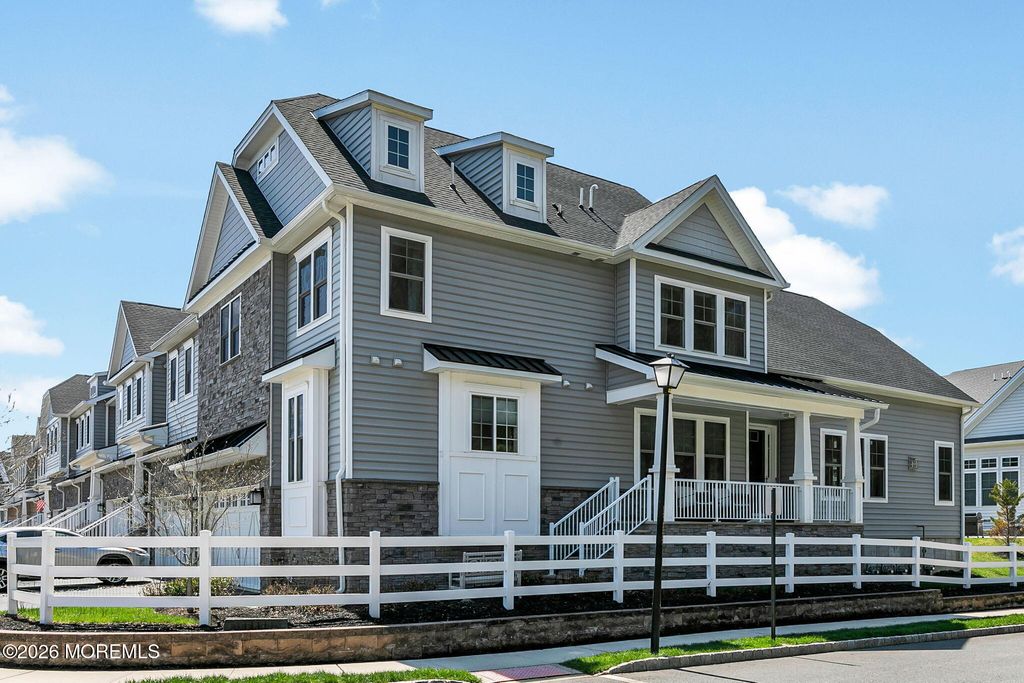 2 Foulks Terrace 1805, Lincroft, NJ 07738