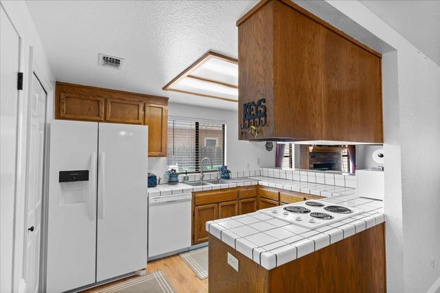 1311 Burgundy Ct, Lodi, CA 95242